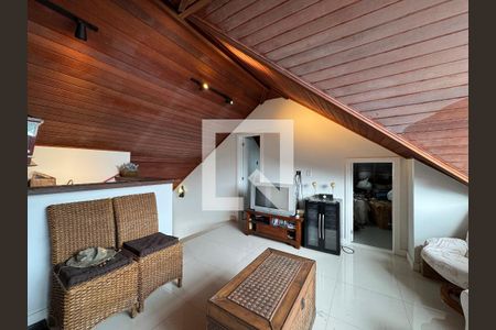 Casa de condomínio para alugar com 350m², 4 quartos e 5 vagasSótão