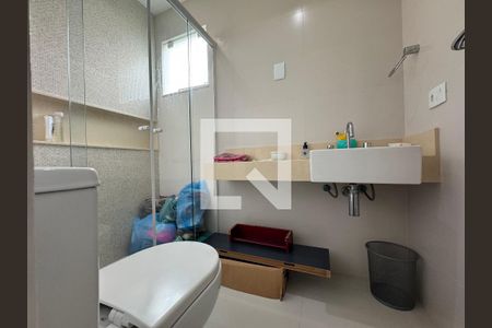 Casa de condomínio para alugar com 350m², 4 quartos e 5 vagasSuíte 3 - Banheiro