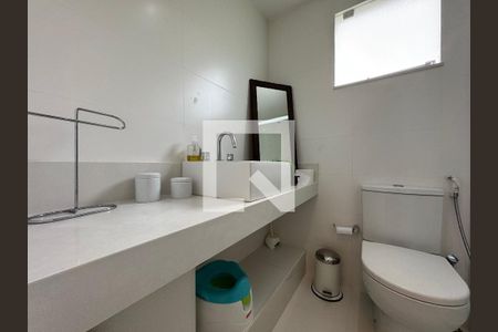 Casa de condomínio para alugar com 350m², 4 quartos e 5 vagasSuíte 4 - Banheiro