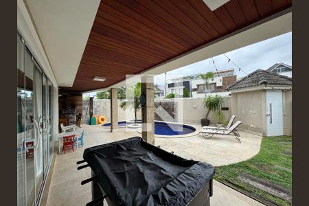 Casa de condomínio para alugar com 350m², 4 quartos e 5 vagasÁrea externa