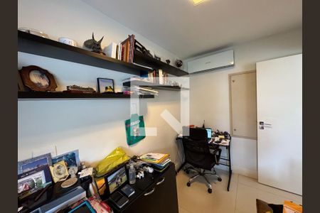 Casa de condomínio para alugar com 350m², 4 quartos e 5 vagasQuarto