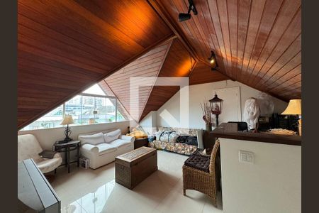 Casa de condomínio para alugar com 350m², 4 quartos e 5 vagasSótão