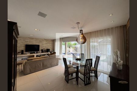 Casa de condomínio para alugar com 350m², 4 quartos e 5 vagasSala