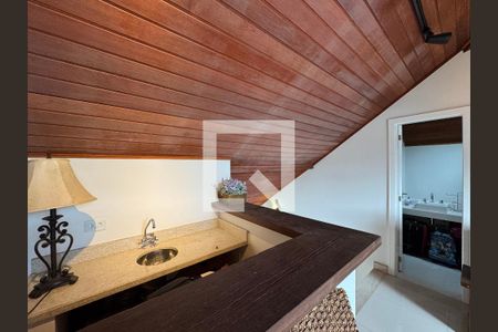 Casa de condomínio para alugar com 350m², 4 quartos e 5 vagasSótão