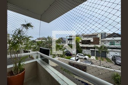 Casa de condomínio para alugar com 350m², 4 quartos e 5 vagasSuíte 1 - Varanda