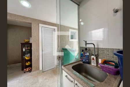 Casa de condomínio para alugar com 350m², 4 quartos e 5 vagasÁrea de Serviço