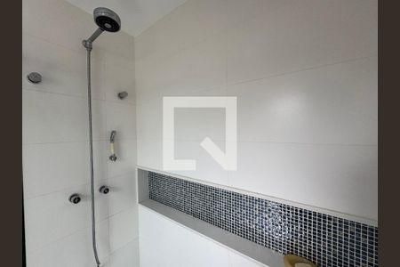 Casa de condomínio para alugar com 350m², 4 quartos e 5 vagasÁrea externa - Banheiro