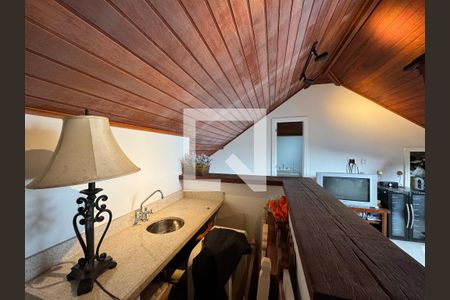 Casa de condomínio para alugar com 350m², 4 quartos e 5 vagasSótão