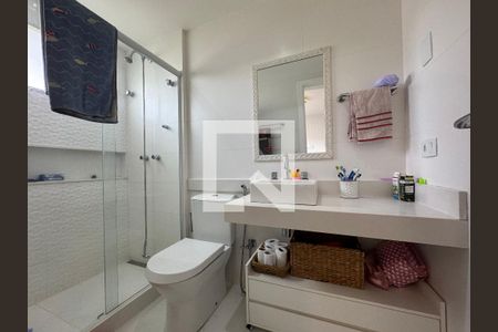 Casa de condomínio para alugar com 350m², 4 quartos e 5 vagasSuíte 2 - Banheiro