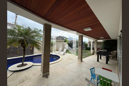 Casa de condomínio para alugar com 350m², 4 quartos e 5 vagasÁrea externa