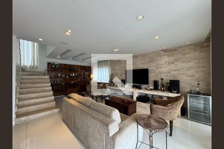 Casa de condomínio para alugar com 350m², 4 quartos e 5 vagasSala