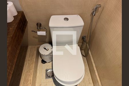 Casa de condomínio para alugar com 350m², 4 quartos e 5 vagasLavabo