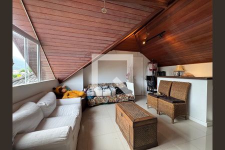 Casa de condomínio para alugar com 350m², 4 quartos e 5 vagasSótão