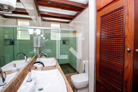 Apartamento à venda com 585m², 6 quartos e 3 vagasBanheiro Social 1