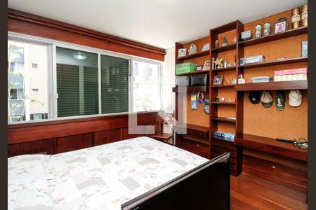 Apartamento à venda com 585m², 6 quartos e 3 vagasQuarto 1