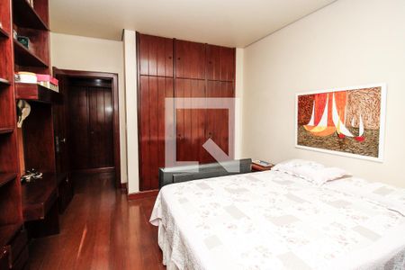 Apartamento à venda com 585m², 6 quartos e 3 vagasQuarto 1