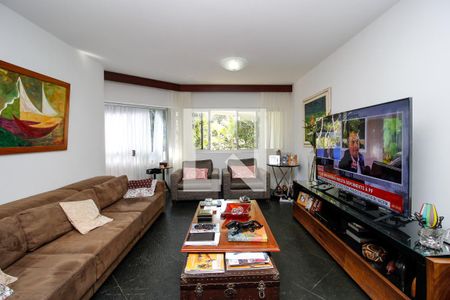 Apartamento à venda com 585m², 6 quartos e 3 vagasSala de TV