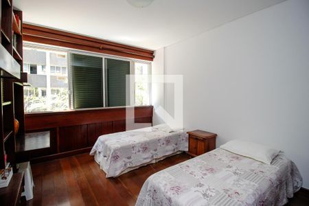 Apartamento à venda com 585m², 6 quartos e 3 vagasQuarto 2