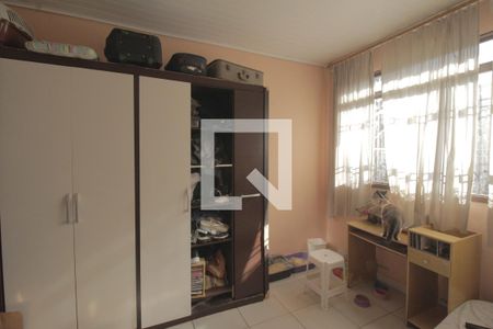 Quarto 2 de casa à venda com 4 quartos, 200m² em Vila Jardim, Porto Alegre
