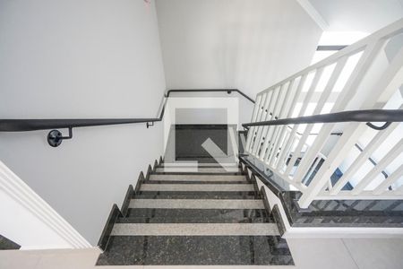 Apartamento para alugar com 37m², 2 quartos e sem vagaEscada