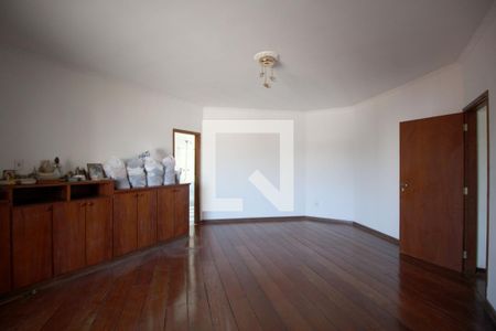 Casa para alugar com 900m², 4 quartos e 3 vagasSuíte Master