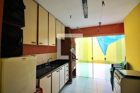 Casa à venda com 230m², 3 quartos e 2 vagas Área da Churrasqueira