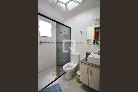 Casa à venda com 230m², 3 quartos e 2 vagasBanheiro da Suíte 2