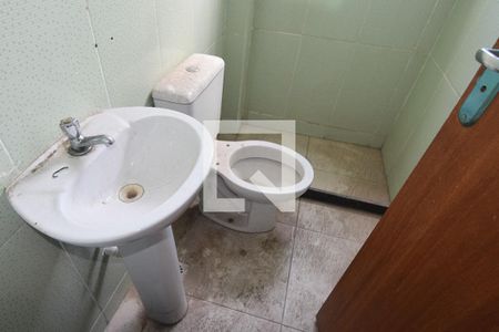 Banheiro de casa para alugar com 1 quarto, 50m² em Jardim Olavo Bilac, Duque de Caxias