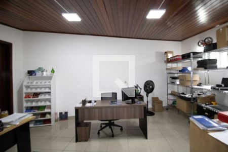 Casa à venda com 277m², 4 quartos e 2 vagasEscritório