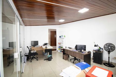 Casa à venda com 277m², 4 quartos e 2 vagasEscritório