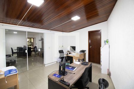 Casa à venda com 277m², 4 quartos e 2 vagasEscritório