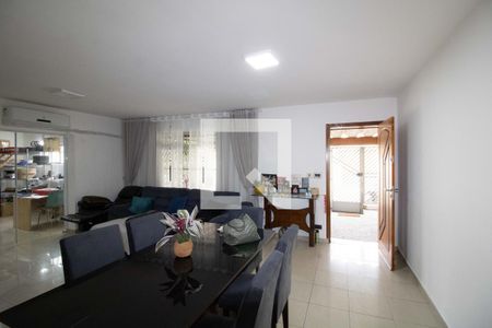 Sala de casa à venda com 4 quartos, 277m² em Parque Continental, São Paulo