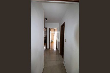 Casa à venda com 277m², 4 quartos e 2 vagasCorredor Quartos