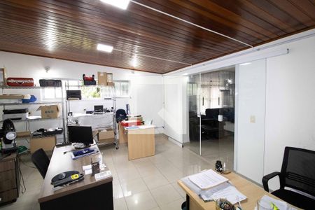 Casa à venda com 277m², 4 quartos e 2 vagasEscritório