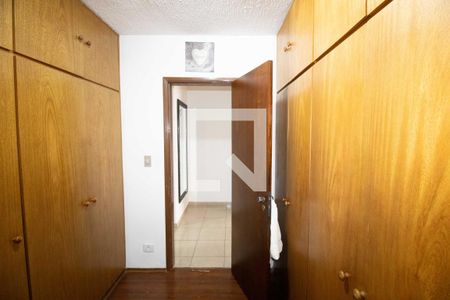 Casa à venda com 277m², 4 quartos e 2 vagasCloset do quarto suite