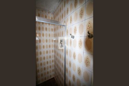 Banheiro de apartamento para alugar com 2 quartos, 56m² em Conjunto Residencial José Bonifácio, São Paulo