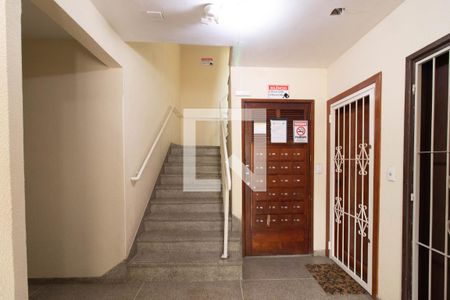 Apartamento à venda com 76m², 3 quartos e 1 vaga Apartamento à venda com 76m², 3 quartos e 1 vagaEscada