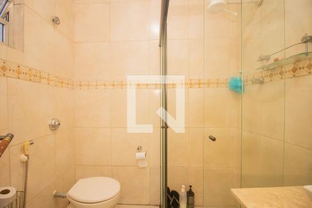 Banheiro de apartamento à venda com 1 quarto, 65m² em Rio Branco, Porto Alegre