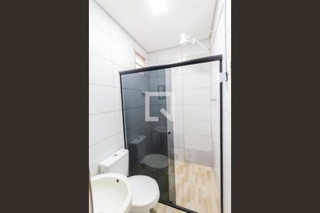 Banheiro da Suíte  de casa para alugar com 1 quarto, 50m² em Jardim das Maravilhas, Santo André