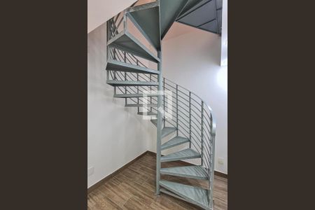 Casa para alugar com 100m², 2 quartos e sem vaga Casa para alugar com 100m², 2 quartos e sem vagaEscada
