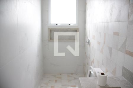 Casa de condomínio para alugar com 183m², 3 quartos e 3 vagasBanheiro da Suíte 1