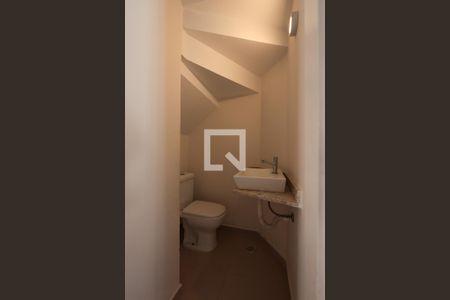 Banheiro  de casa de condomínio para alugar com 3 quartos, 90m² em Jardim Ipes, Cotia