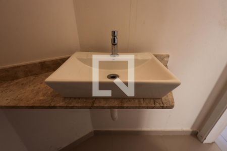 Banheiro  de casa de condomínio para alugar com 3 quartos, 90m² em Jardim Ipes, Cotia