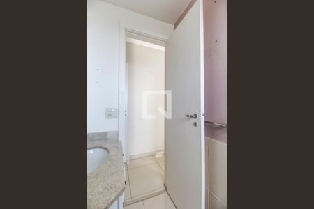 Apartamento para alugar com 73m², 2 quartos e 1 vaga Apartamento para alugar com 73m², 2 quartos e 1 vagaBanheiro da Suíte