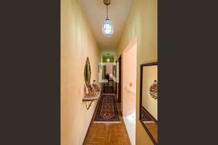 Casa à venda com 250m², 3 quartos e 2 vagasCorredor