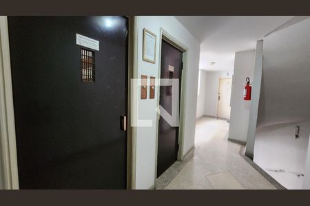 Apartamento para alugar com 62m², 1 quarto e 1 vaga Apartamento para alugar com 62m², 1 quarto e 1 vagaEscada