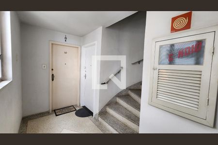 Apartamento para alugar com 62m², 1 quarto e 1 vaga Apartamento para alugar com 62m², 1 quarto e 1 vagaEscada