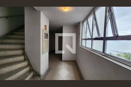 Apartamento para alugar com 62m², 1 quarto e 1 vaga Apartamento para alugar com 62m², 1 quarto e 1 vagaEscada