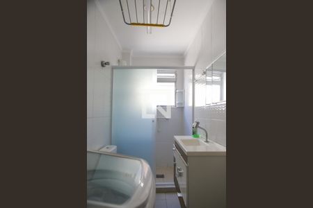 Banheiro de apartamento para alugar com 1 quarto, 62m² em Ponta da Praia, Santos