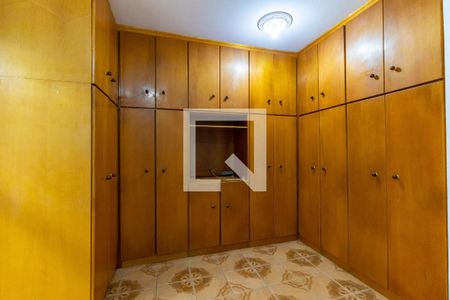 Casa para alugar com 250m², 3 quartos e 2 vagas Casa para alugar com 250m², 3 quartos e 2 vagasQuarto Suíte 1 - Armário